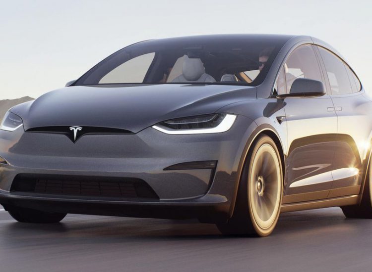 Review of luxury electric vehicle Tesla Model X 2023