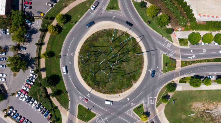 common-car-errors-when-going-through-roundabouts-and-intersections