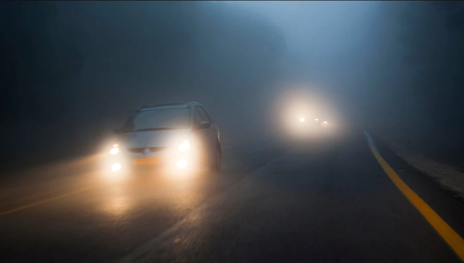 important-experiences-when-driving-on-a-foggy-road